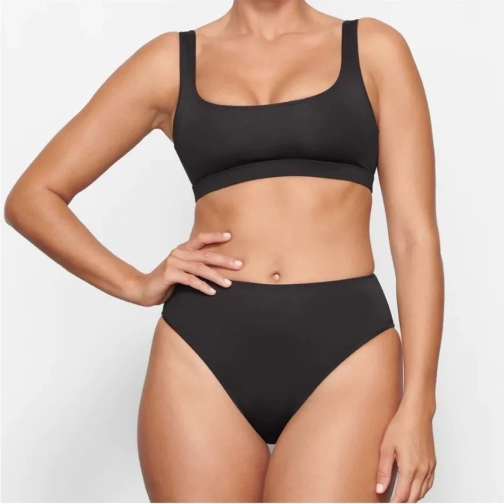 NWT SKIMS Signature Swim Mid Waist Bottom & tank bikini top Onyx Black Sz large